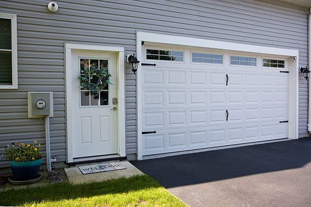 24/7 Emergency Garage Door Panel Replacement experts in Mariemont, OH